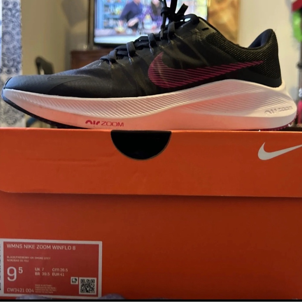 Size 9.5 - Nike Zoom Winflo 8 Black Fireberry 2021 Women’s